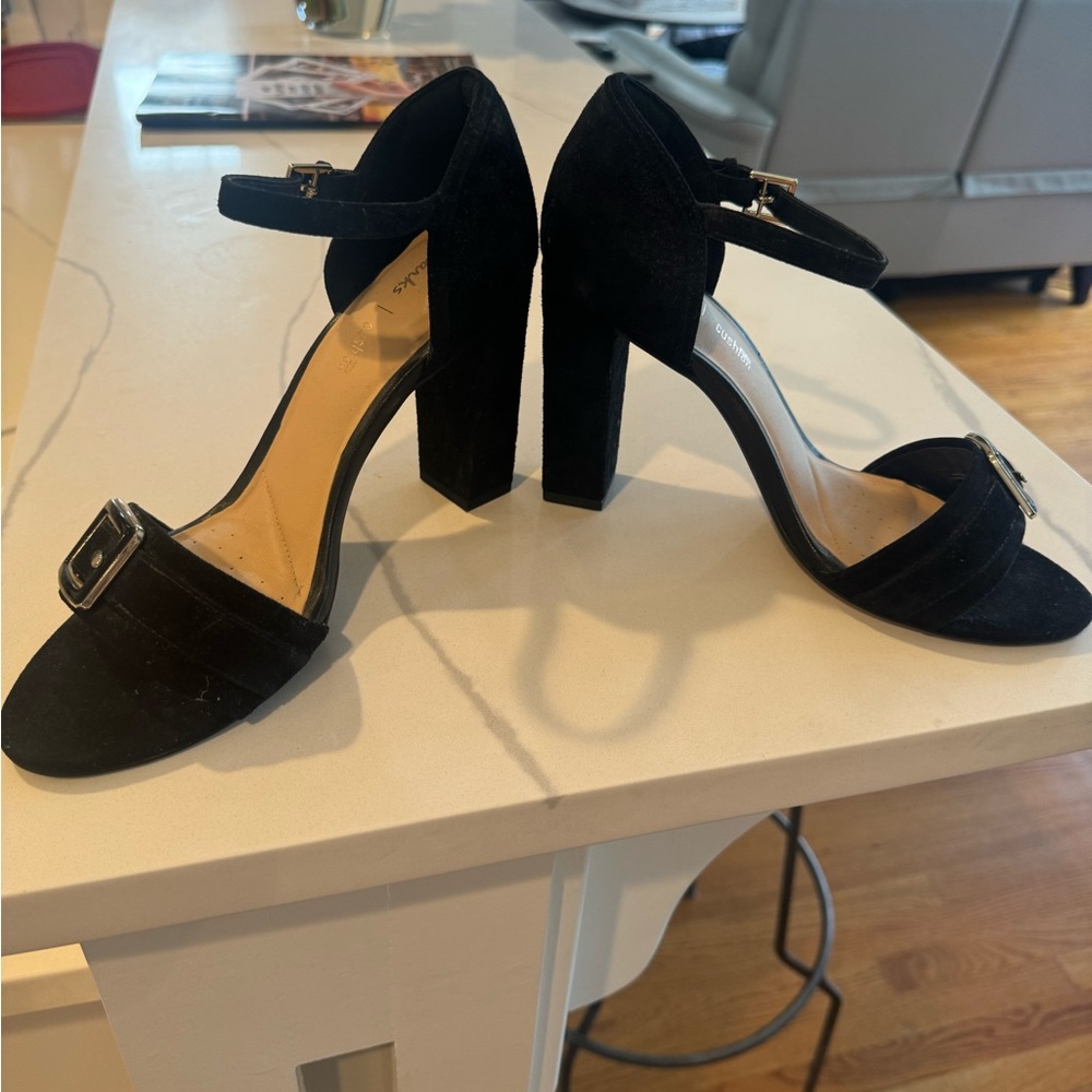 Clark’s Cushion Plus black heels 8 1/2 M.